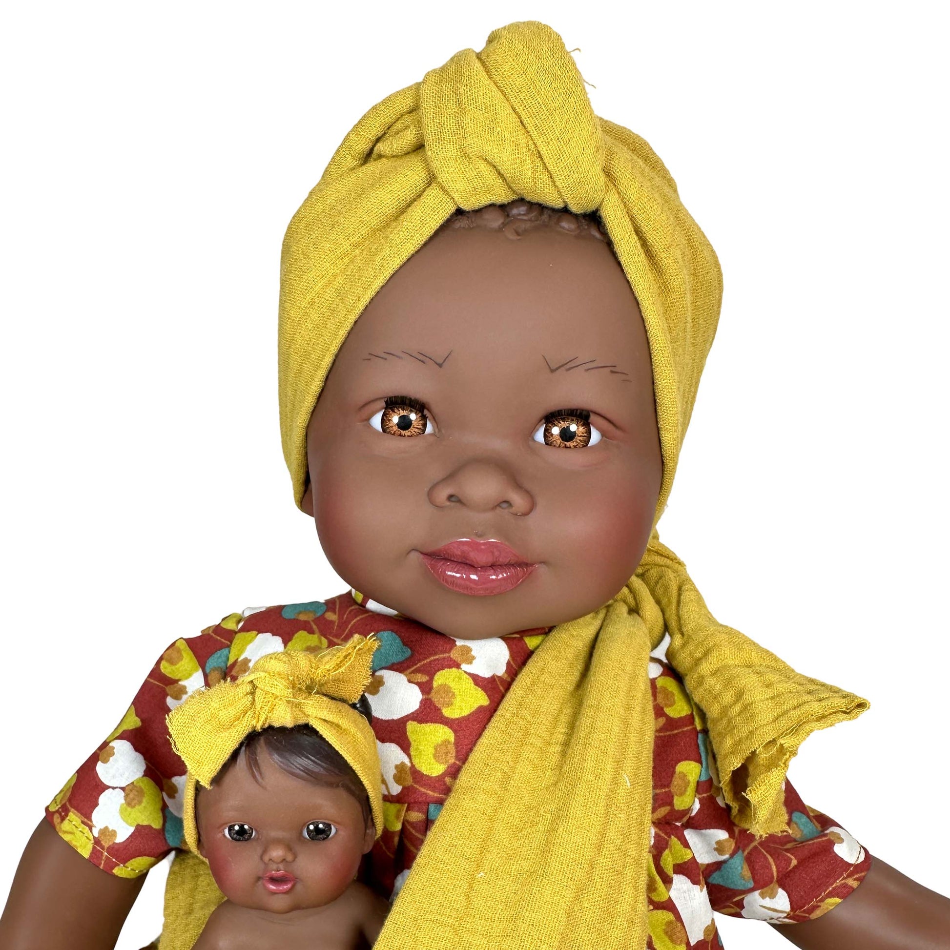 Leke-dukken Maria med mørk hudtone m/ babie 45 cm - Bilde 2
