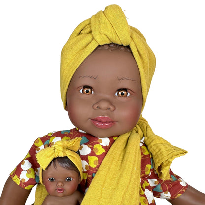 Leke-dukken Maria med mørk hudtone m/ babie 45 cm - Bilde 2