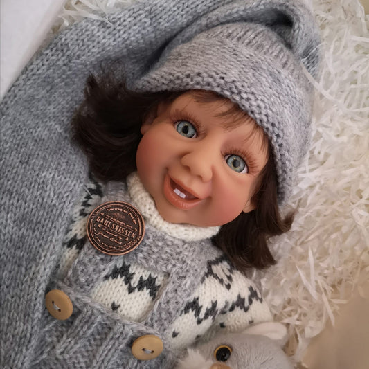 Fjøsnissen Krister i lys grå modell og brunt hår - Bilde 2