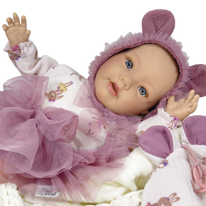 Reborn dukke med vekt i hode og kropp for å føles som d holder en ekte baby.